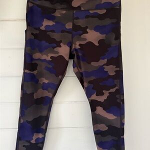 Athleta Ultimate Stash Printed 7/8 Tight